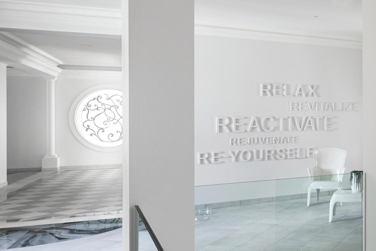 Grand Hotel Trieste & Victoria Abano Terme Bagian luar foto The lobby of the hotel