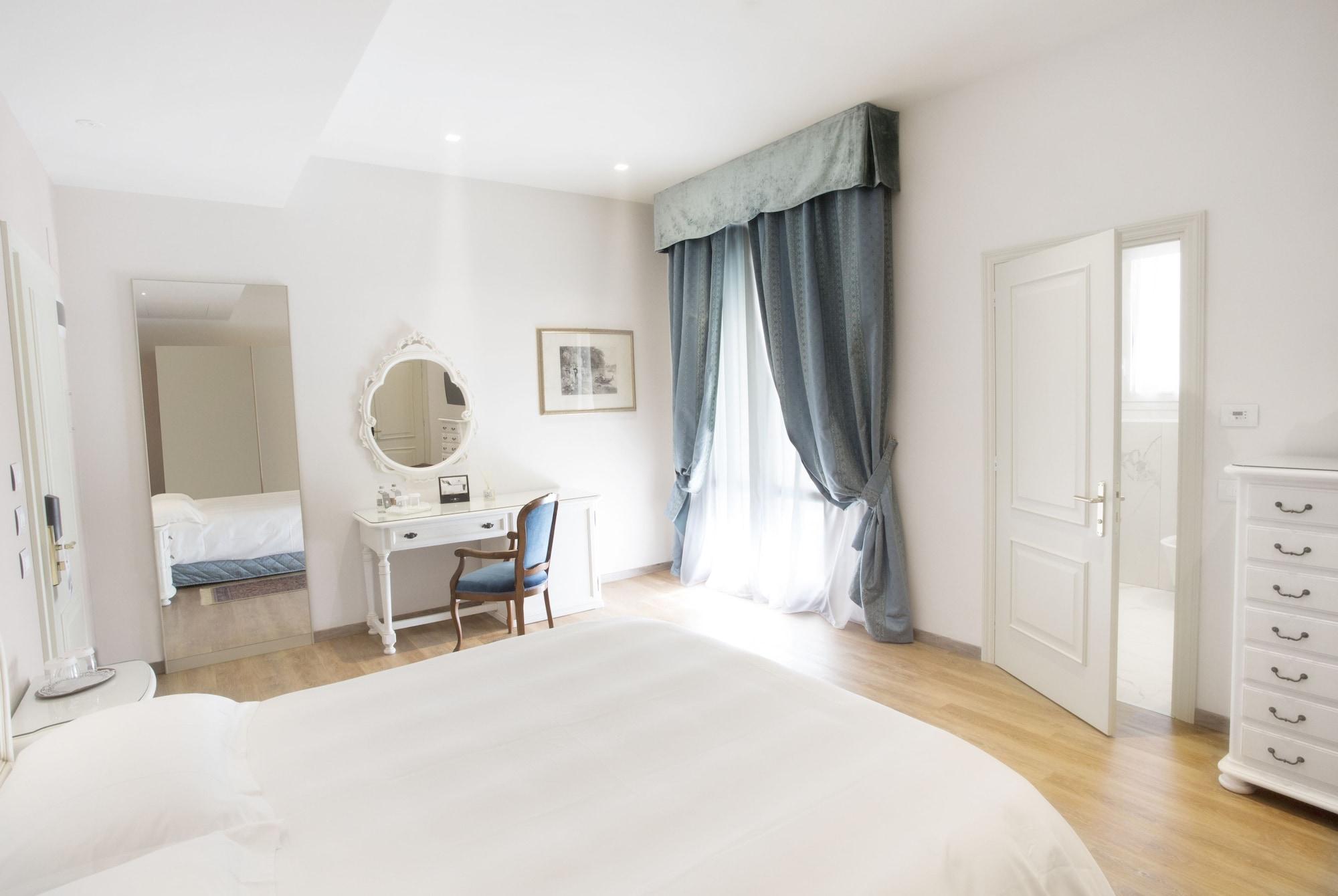 Grand Hotel Trieste & Victoria Abano Terme Bagian luar foto A bedroom