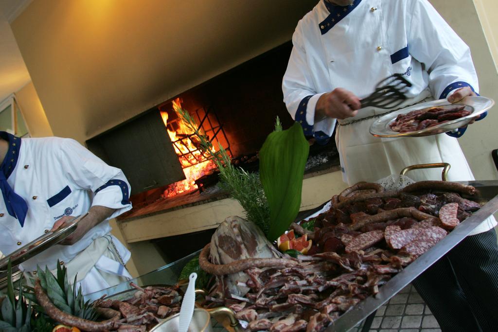 Grand Hotel Trieste & Victoria Abano Terme Bagian luar foto Brazilian barbecue