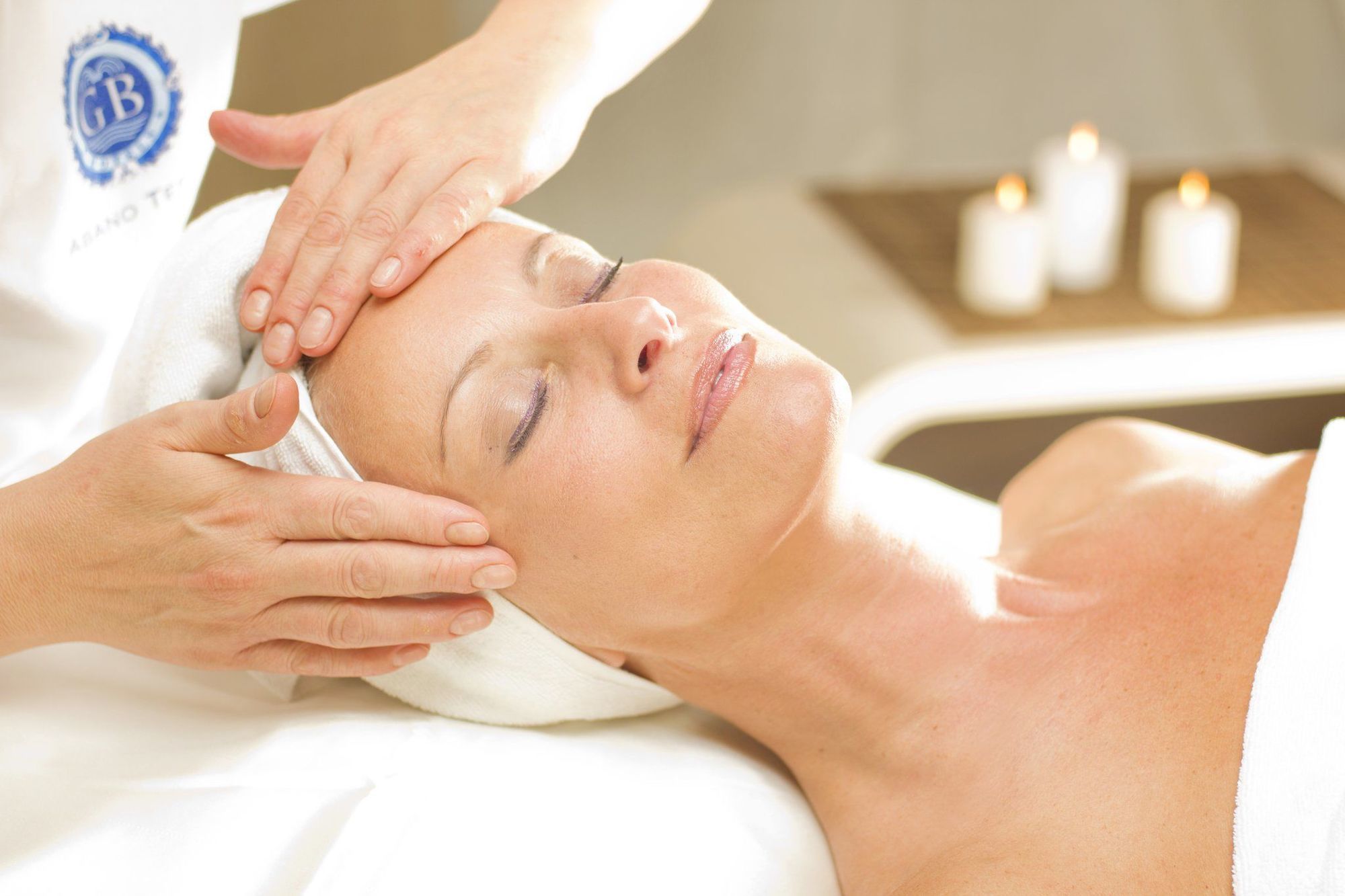 Grand Hotel Trieste & Victoria Abano Terme Bagian luar foto A woman receiving a facial treatment