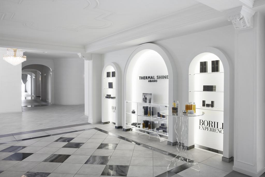 Grand Hotel Trieste & Victoria Abano Terme Bagian luar foto The interior of the spa