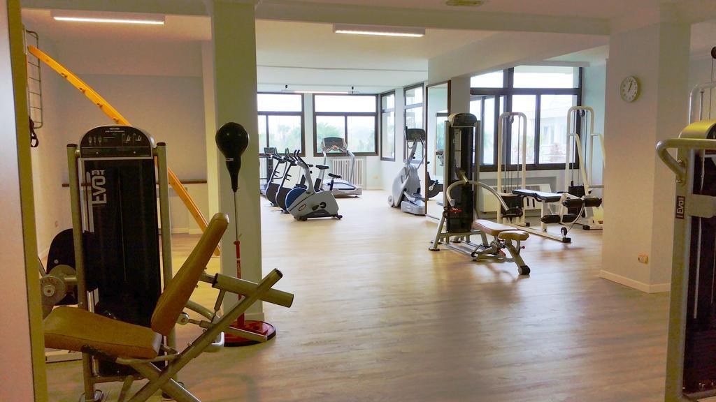Grand Hotel Trieste & Victoria Abano Terme Bagian luar foto The gym at the University of Roehampton
