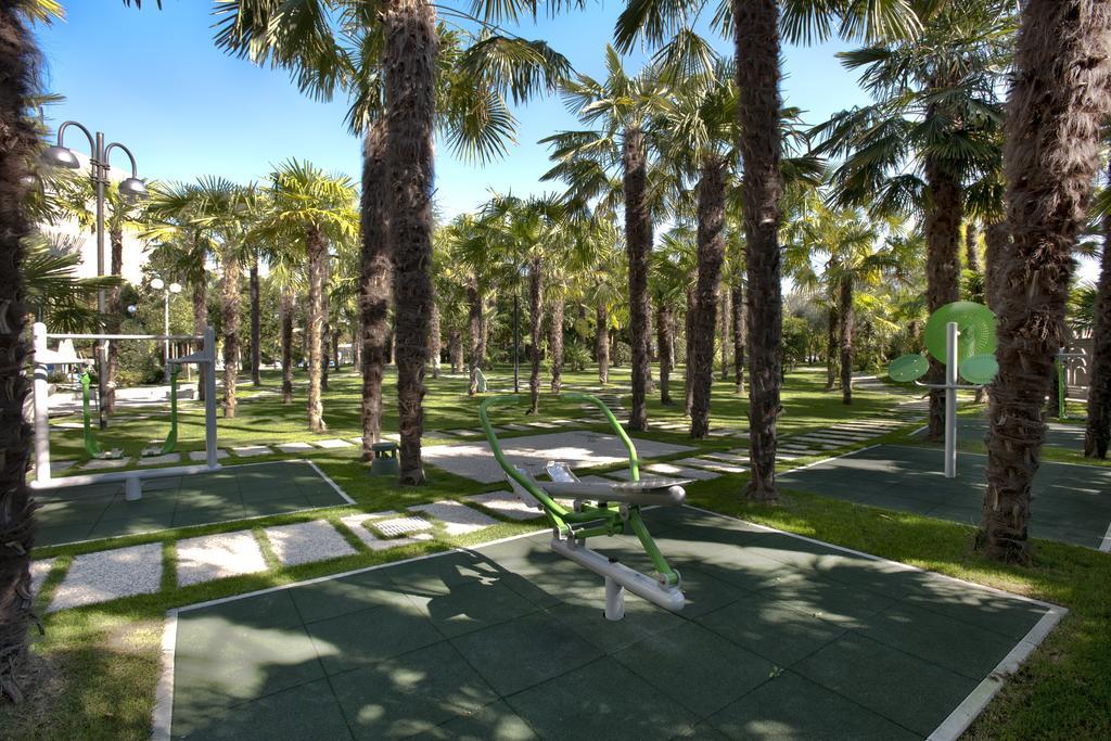Grand Hotel Trieste & Victoria Abano Terme Bagian luar foto The park