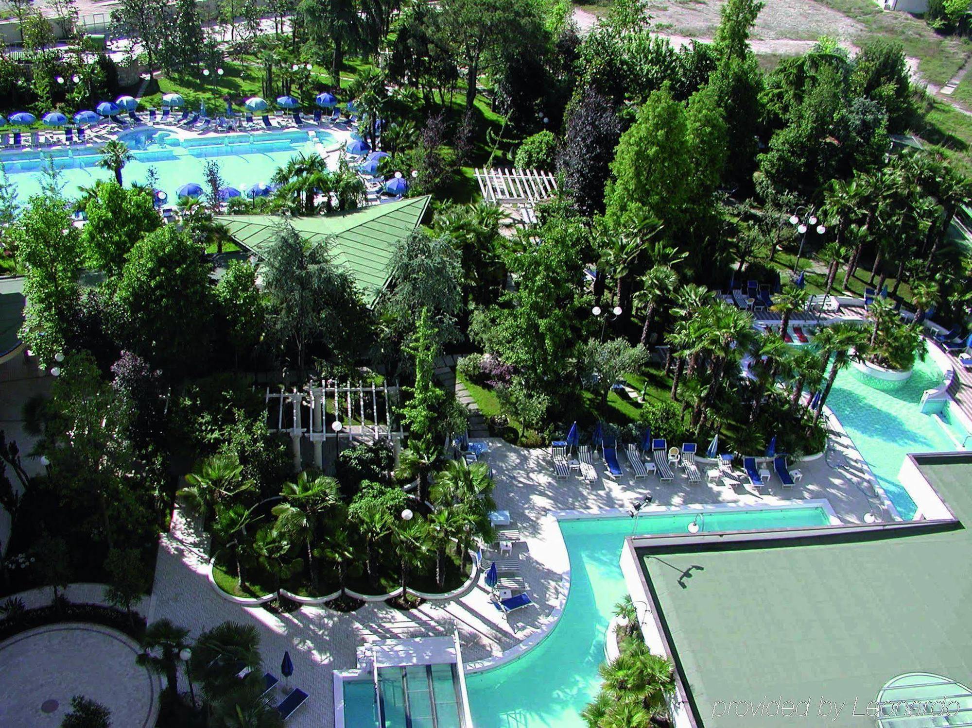 Grand Hotel Trieste & Victoria Abano Terme Fasilitas foto Aerial view of the hotel
