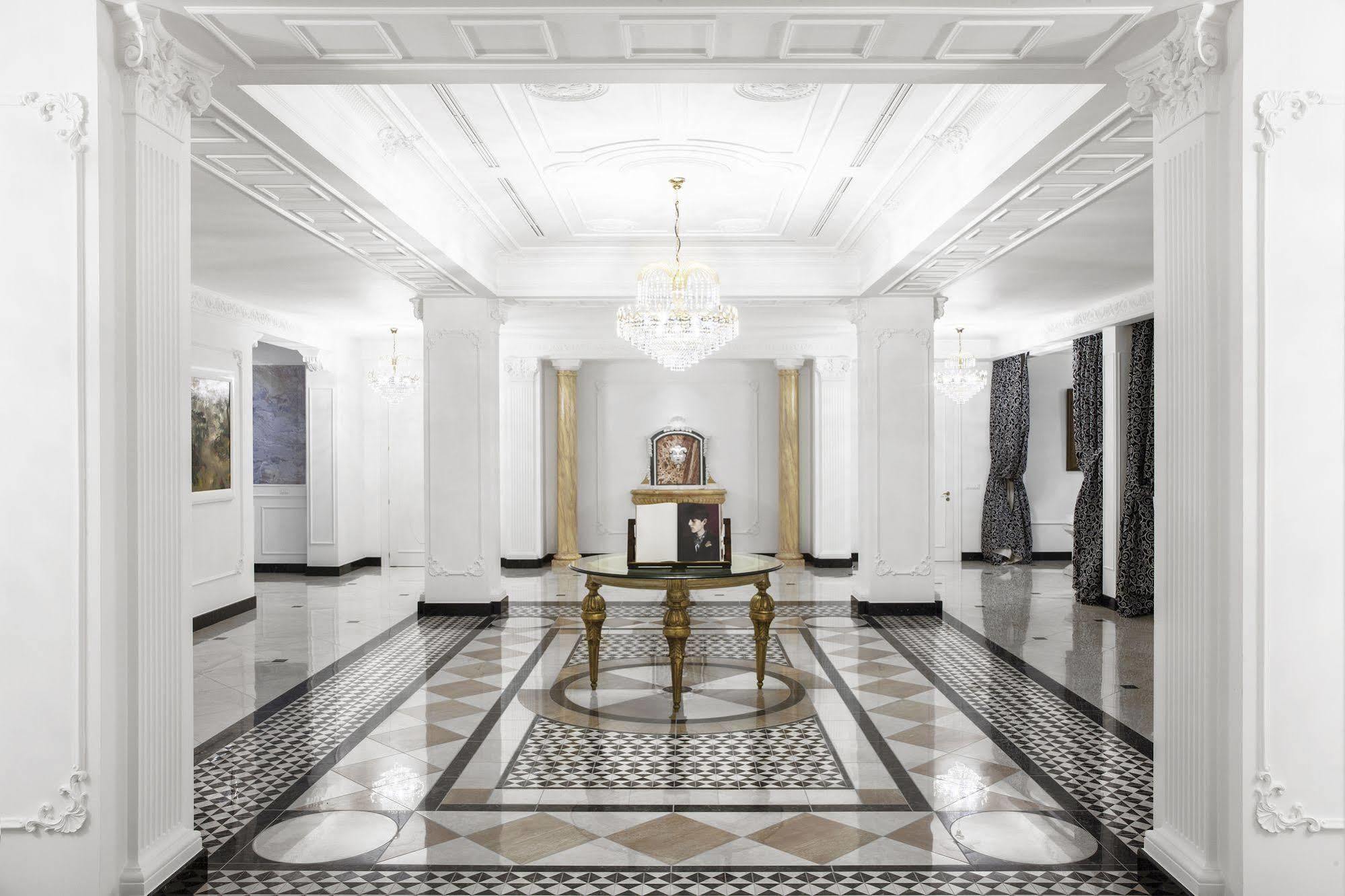 Grand Hotel Trieste & Victoria Abano Terme Bagian luar foto The lobby of the hotel